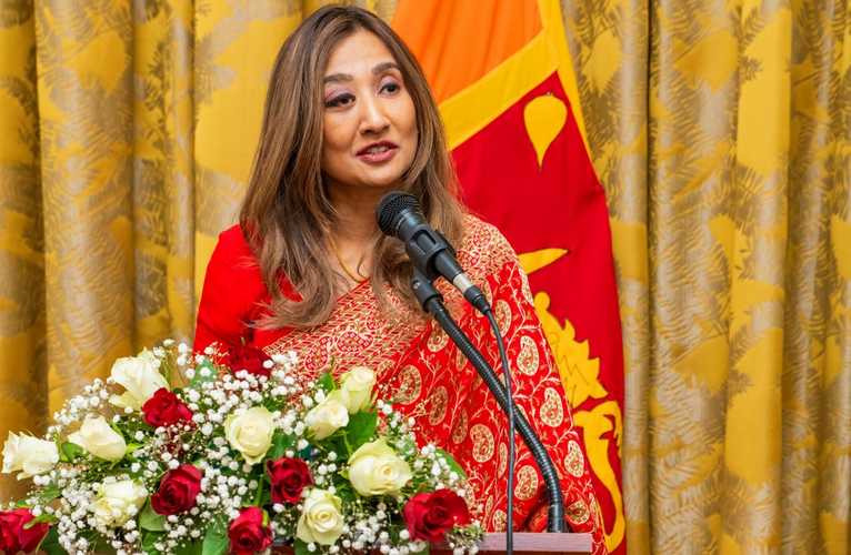 එංගලන්තේ සරෝජාගේ කණ්ඩායම මහජන මුදල් අවභාවිතා කළා ද?