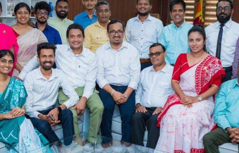 නෝ වර්ක්, නෝ ප්‍රොබ්ලම්. ලෙස් වර්ක්, ලෙස් ප්‍රොබ්ලම්. මෝර් වර්ක්, මෝර් ප්‍රොබ්ලම් – ඇමති හඳුන්