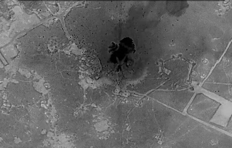 ඇමරිකානු හමුදා සිරියාවේ ඉස්ලාමීය රාජ්‍ය කණ්ඩායම් ඉලක්ක වෙත දැවැන්ත ප්‍රහාර එල්ල කරයි