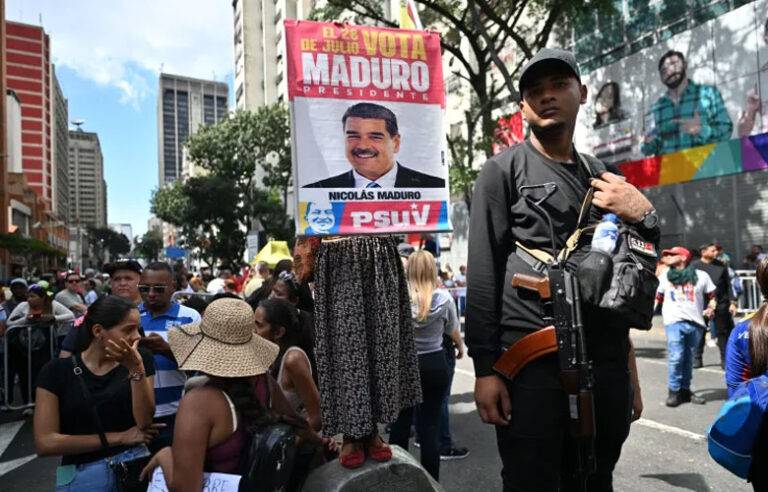 කැරකස් සිට නිව්යෝර්ක් අධිකරණය දක්වා; වෙනිසියුලානු ජනාධිපති අද දිනයේ නිව්යෝර්ක් අධිකරණය වෙත ඉදිරිපත් කෙරේ