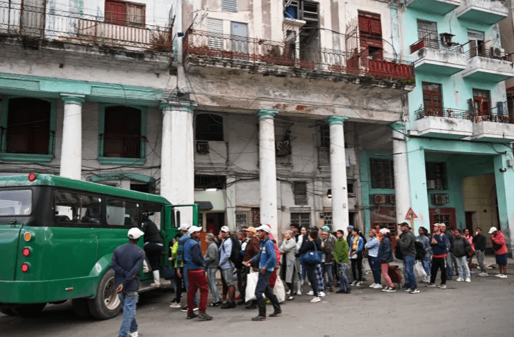 විදුලිය ඇනහිටීම්වල සිට ආහාර හිඟය දක්වා: ඇමරිකානු අවහිර කිරීම් කියුබාවේ ජීවිතය අඩපණ කරන ආකාරය