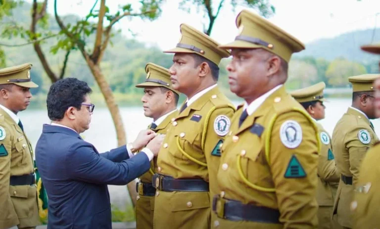 ඉතිහාසයේ ප්‍රථම වතාවට වනජීවී නිලධාරීන්ට ගෞරව පදක්කම් පිරිනැමීමේ උත්සවයක්!