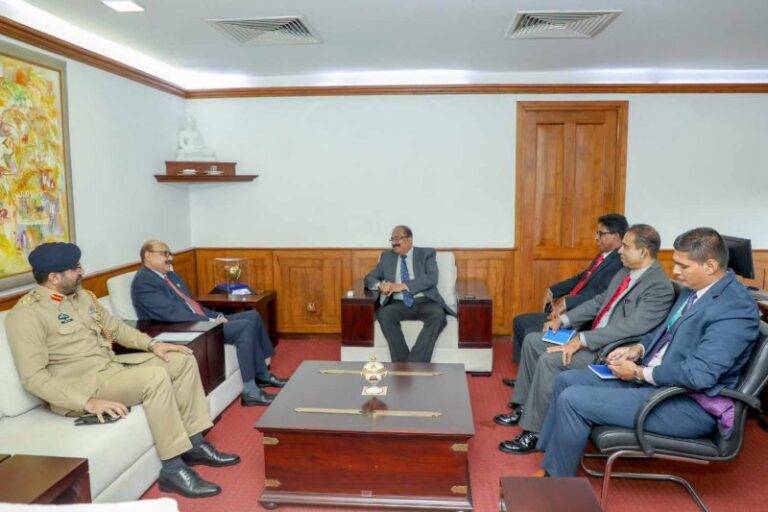 සිය සමුගැනීමේ නිල හමුවට පැමිණි ලංකාවේ පාකිස්ථාන මහ කොමසාරිස් මේජර් ජෙනරල්  Faheem-Ul-Aziz..