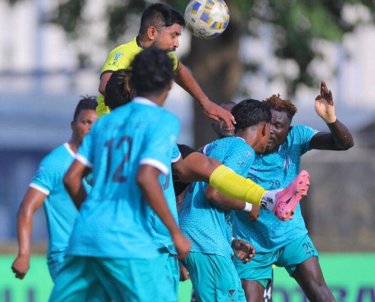 සෝන්ඩර්ස් නොසිතූ අතරතැබ්බයකට මුහුණ දී ගැලවෙයි