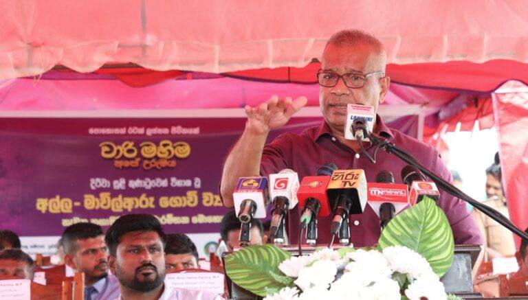 වංචාවට දූෂණයට ඇබ්බැහි වෙච්ච කාලකණ්ණි ටිකක් තාම ඉන්නවා හැබැයි අපේ පාර්ලිමේන්තුව කිසිම ජගතෙකුට හොල්ලන්නවත් බැහැ!