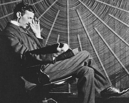 දවසේ උපුටා දැක්වීම: “I don’t care that they stole my idea… I care that they don’t have any of their own.” මානවයා ගැන නිකොලා ටෙස්ලාගේ කනස්සල්ල!