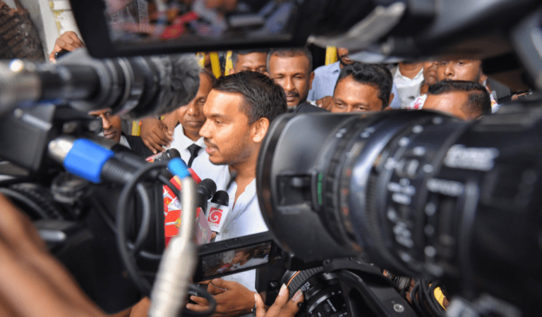 ආණ්ඩුව හිතනවනම් අපිව CID ගෙනල්ලා අපේ කටවල් වහන්න ඒ සෙල්ලම් 88 – 89 තියාගන්න ඒවා දැන් දාන්න ලෑස්තිවෙන්න එපා – නාමල් රාජපක්ෂ