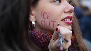 ICE නැතුව ශීත සෘතු ඔලිම්පික් උළෙල පවත්වන්නැයි කියන විරෝධතාවලින මිලාන් උණුසුම් වෙයි