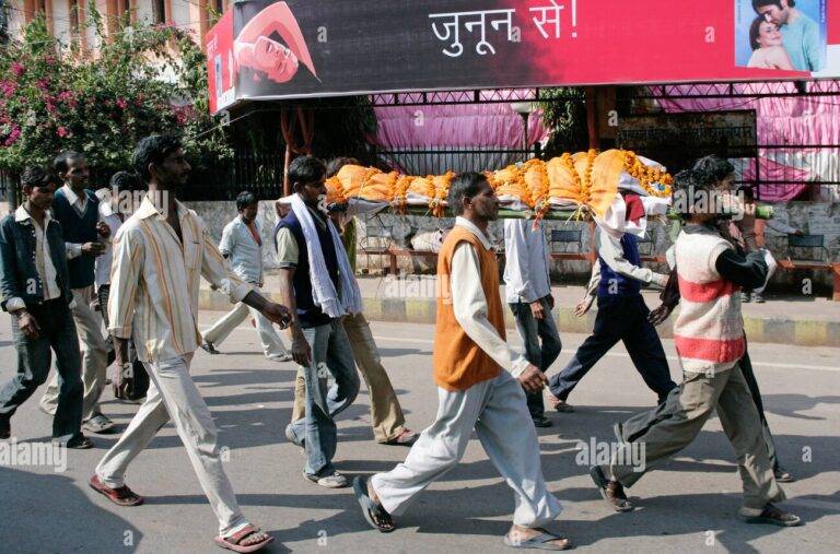 විකුණන්න පුළුවන්නම් මිනිය කාගෙ වුණත් කමක් නැහැ.