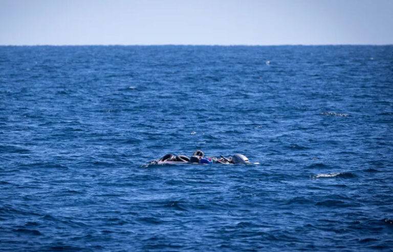 මධ්‍යධරණී මුහුදේ සංක්‍රමණික බෝට්ටුවක් පෙරලීමෙන් 53 දෙනෙකු අතුරුදන්