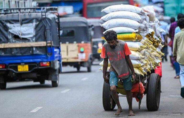 දිළිඳුකමට නොවැටී ඉන්න මාසයකට අවශ්‍ය අවම මුදල මෙන්න !