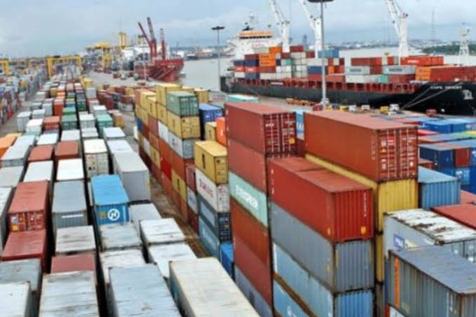 කොළඹ වරායේ බහාලුම් 323ක අබිරහස: අමාත්‍යවරයෙකුගේ ඉල්ලා අස්වීම පිටුපස ඇති කතාව