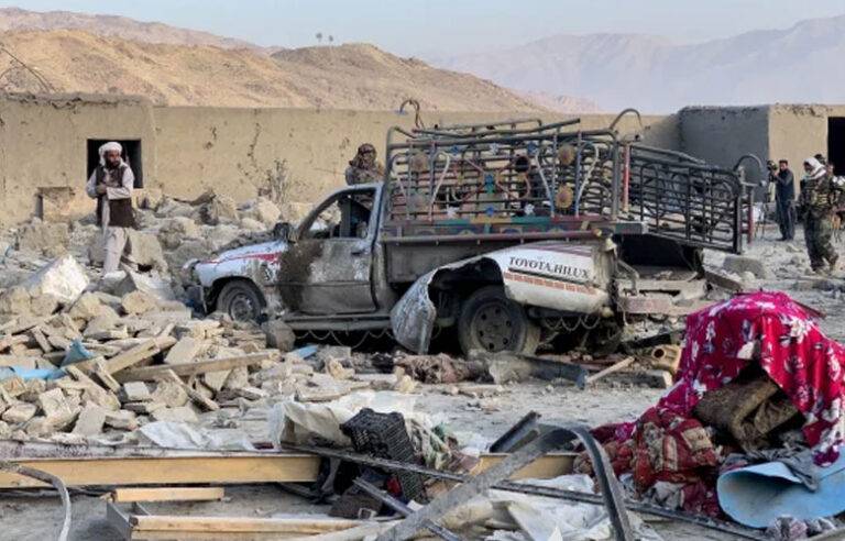 සිය ගුවන් ප්‍රහාර හේතුවෙන් ඇෆ්ගන් දේශසීමාවේ සටන්කරුවන් 70ක් මිය ගිය බව පාකිස්ථානය කියයි