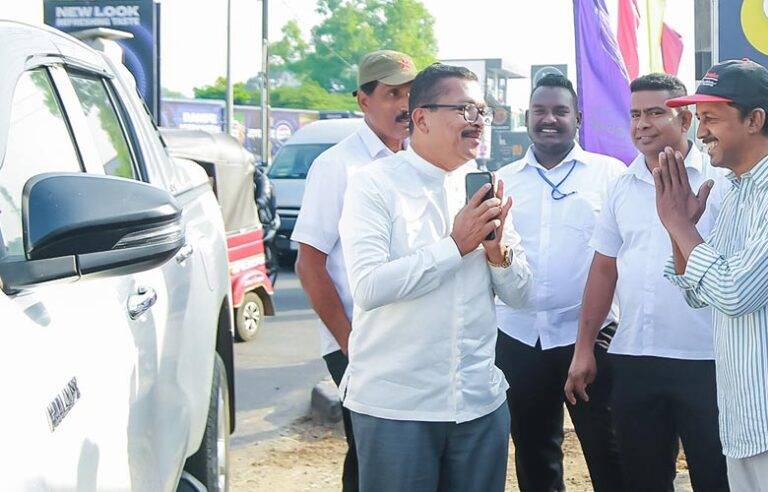 මාව දැක්ක ගමන් ලක්ෂ 8ක ගල්රෝල ලක්ෂ 6.5ට අඩු කළා. සමන්ත දැක්ක ගමන් 6ට අඩු කළා. වෙනස බලන්න – ජයලාල්