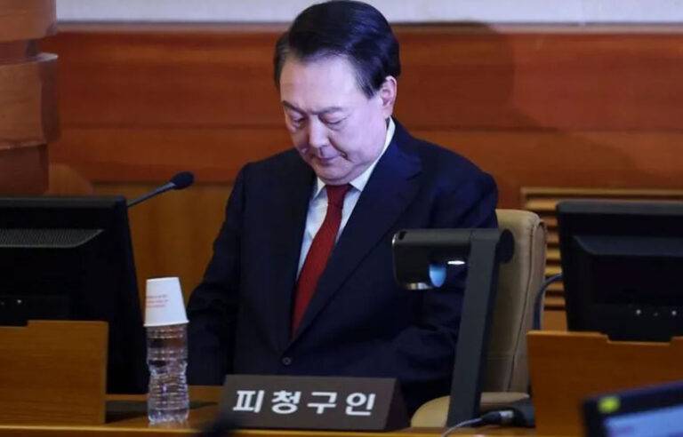 දකුණු කොරියාවේ හිටපු ජනාධිපතිවරයාට  ජීවිතාන්තය දක්වා සිර  දඬුවම් නියම කෙරේ,