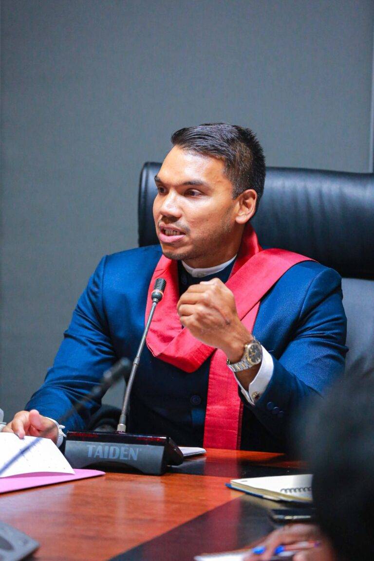 කලින් නෑ කියපු ආණ්ඩුව ඇයි එකපාරට තෙල් මිල වැඩි කළේ -නාමල් රාජපක්ෂ