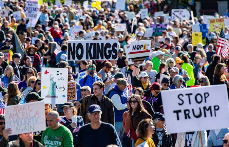 මාර්තු 28 ඇමරිකානු ඉතිහාසයේ විශාලතම විරෝධතාව පැවැත්වේ?