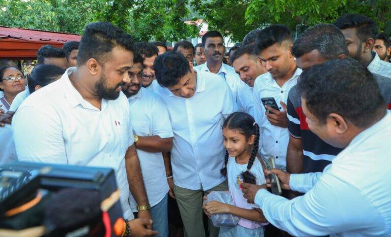 කාටවත් අප රට නිරාගමික කරන්න ඉඩ දෙන්නේ නැහැ – විපක්ෂ නායක සජිත්