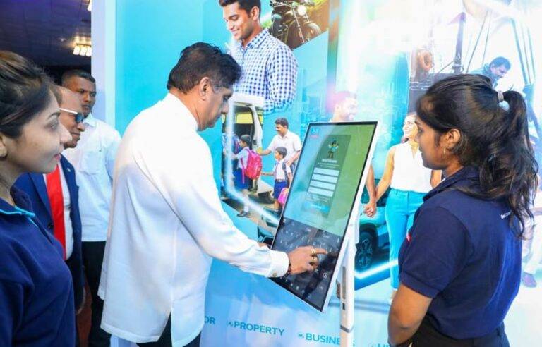 ලෝකයේ යුද්ධයක් පවතිද්දී අප රටත්, ජනතාවත්, ජාතික ආරක්ෂාවත්, මානව හිමිකම් ගැනත් සිතා සමබරව කටයුතු කළ යුතුයි – සජිත්