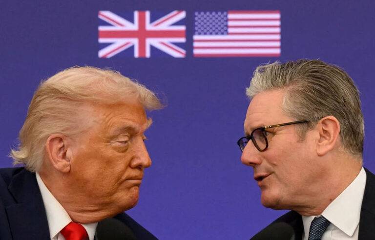 බ්‍රිතාන්‍ය අග්‍රාමාත්‍ය ස්ටාමා ජනාධිපති ට්‍රම්ප් සමඟ හොමුස් සමුද්‍ර  සන්ධියේ මෙහෙයුම් වලට සම්බන්ධ වන ලකුණු?