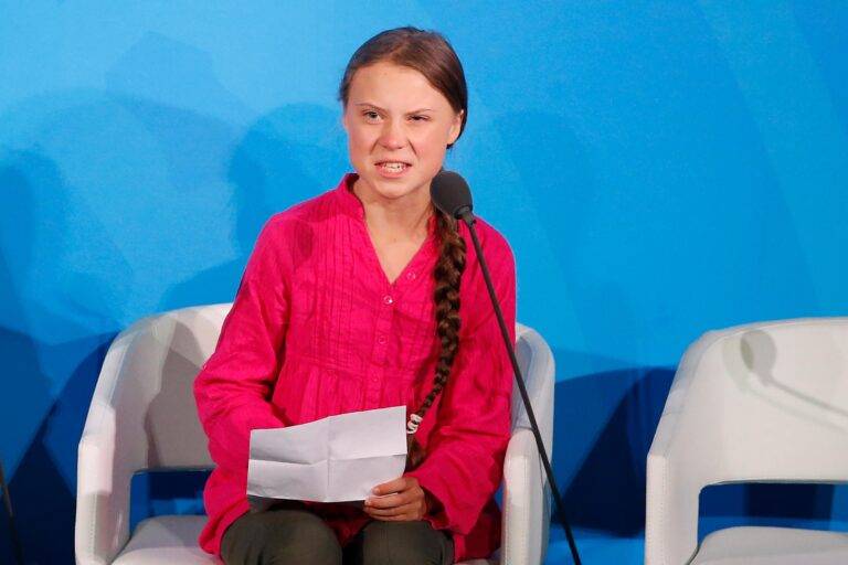 Greta Thunberg  ට්‍රම්ප්ගේ ඉරාන තර්ජන හෙළා දකියි!