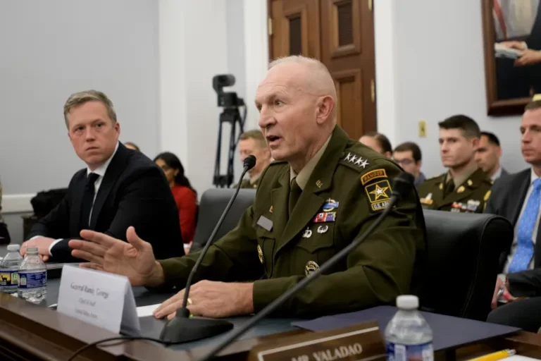 ඇමරිකානු හමුදා ප්‍රධානීන් ඉවත් කිරීම සහ පෙන්ටගනයේ දේශපාලනික වෙනස්කම් රැසක්!