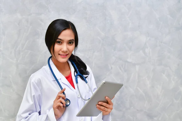 වෛද්‍යවරයෙකු වෙනුවෙන් රජය දරන අධික පිරිවැය ගැන හෙලිදරව්වක්!