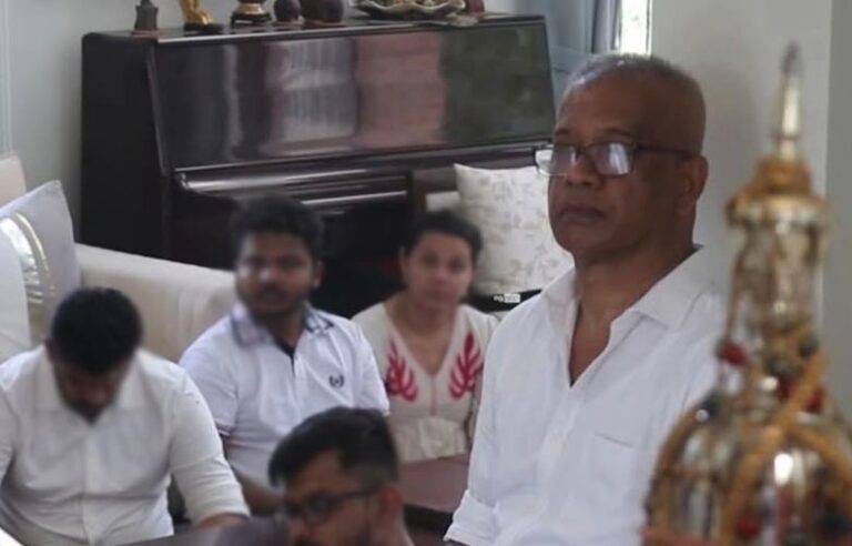 පක්ෂ වෙනුවෙන්, චරිත වෙනුවෙන් නොමිලේ කැපකිරීම් කිරීමෙන් වලකින්න !