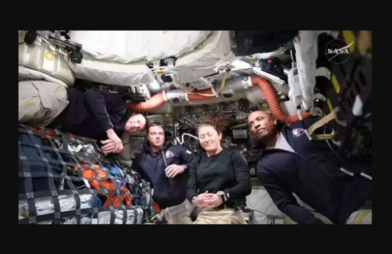 ‘ARTEMIS – II’: පෘථිවි කක්ෂය පසු කර සඳ වෙත ගමන් අරඹයි. “ධ්‍රැවයේ සිට ධ්‍රැවය දක්වා” දර්ශනීය දර්ශන නාසා වෙත!