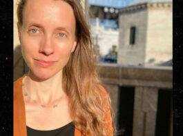 ඇමරිකානු නිදහස් මාධ්යවේදිනියක් වන ෂෙලී කිට්ල්සන් බැග්ඩෑඩ්හිදී පැහැර ගනියි