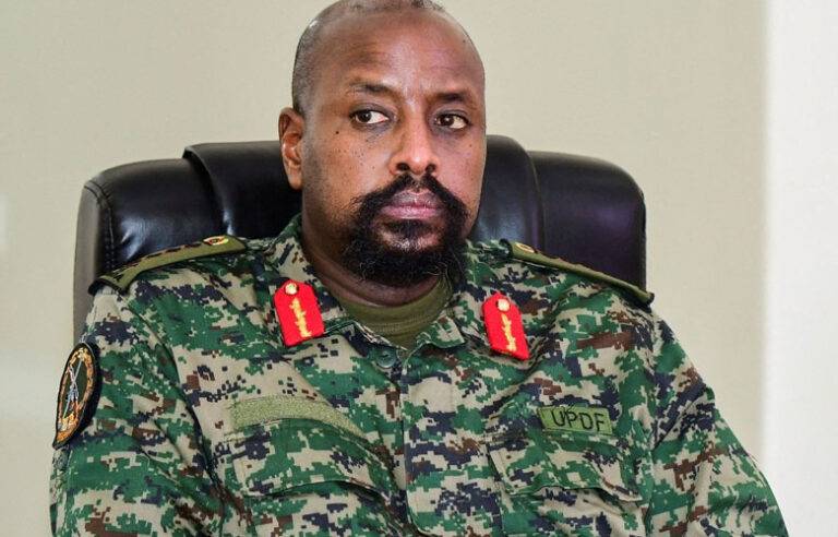 ‘ඩොලර් බිලියන එකක් හා තුර්කියේ ලස්සනම කාන්තාව අවශ්‍යයි’- උගන්ඩාවේ හමුදා ප්‍රධානී මුහූසි කයිනෙරුගාබා